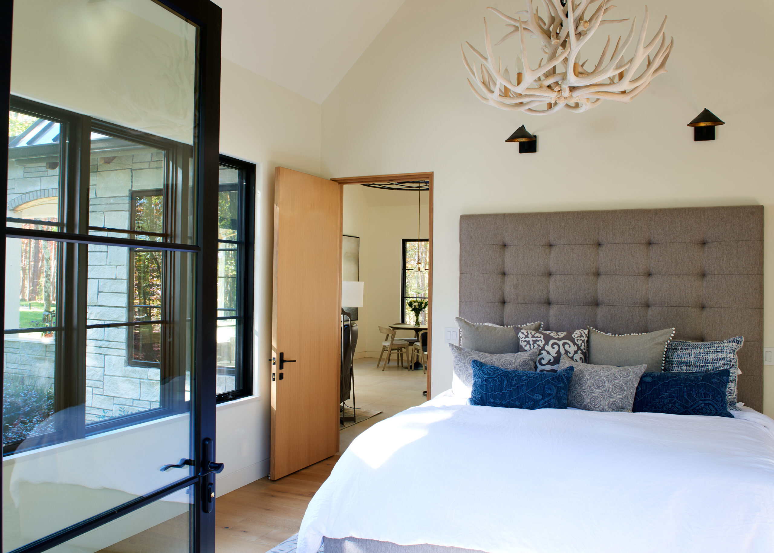 bedroom - bed